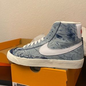 Nike womens blazers mid shoes brand new with box size 8
